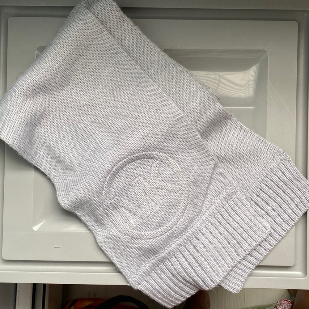 MK scarf